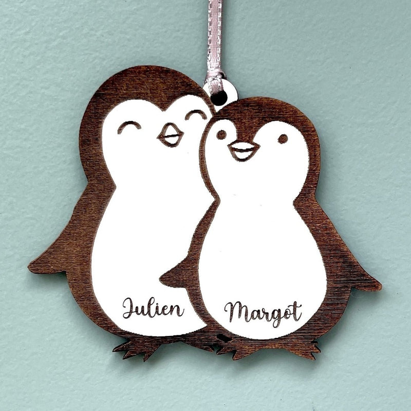 Cadeau noël pour couple : décoration pingouins amoureux en bois personnalisée