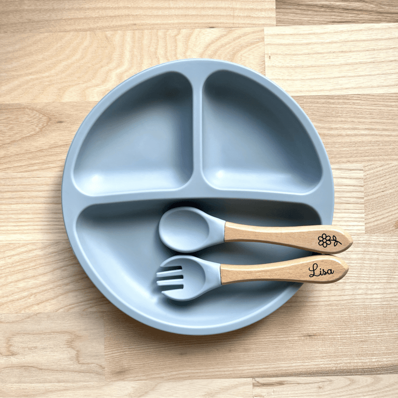 Assiette + couverts pour enfant personnalisé en bois et silicone forme ronde, idée cadeau naissance, baptême, noël pour bébé