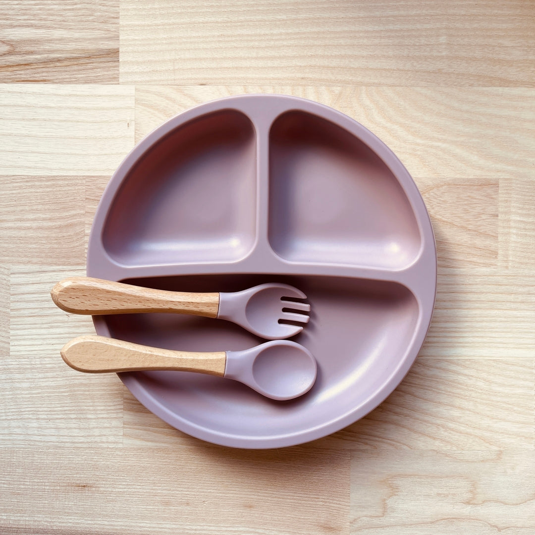 Assiette + couverts pour enfant personnalisé en bois et silicone forme ronde, idée cadeau naissance, baptême, noël pour bébé