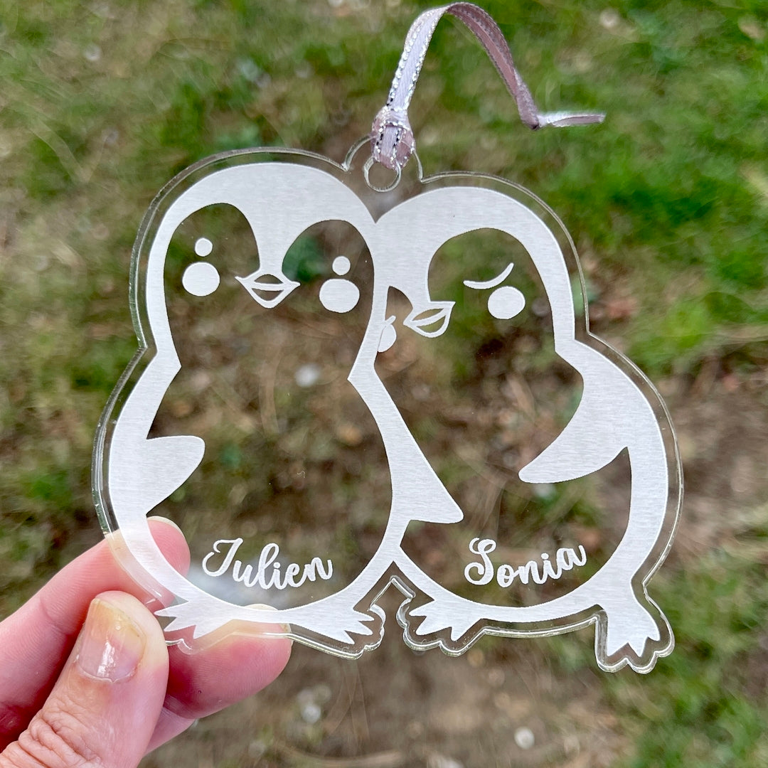 Boule de noël personnalisée pour couple en plexiglas, cadeau noel suspension couple amoureux