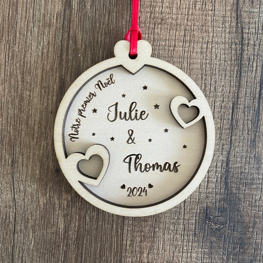 Boule De Noël couple personnalisée avec prénoms et année