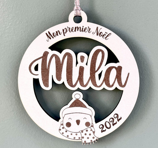 Boule de noël personnalisée en bois motif pingouin, mon premier noël