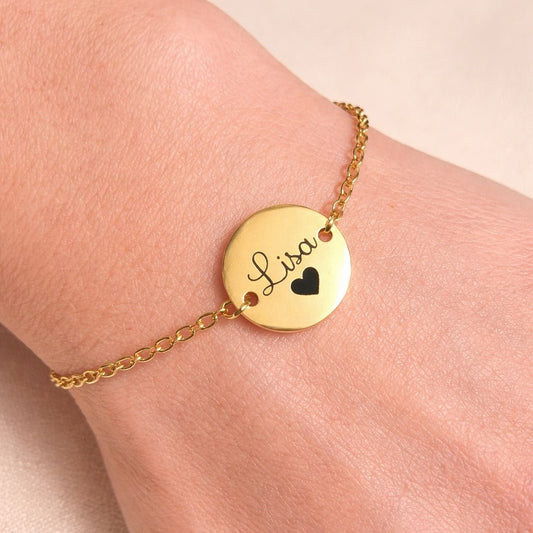 Bracelet médaille personnalisée prénom Lisa en acier inoxydable couleur or avec coeur gravé