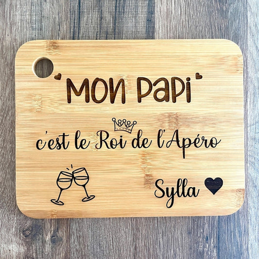 Planche apéro en bambou personnalisée pour la fête des papis
