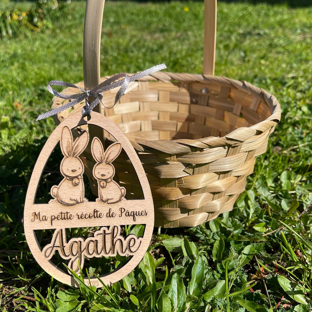 Panier de Pâques en bambou avec décoration de Pâques personnalisée