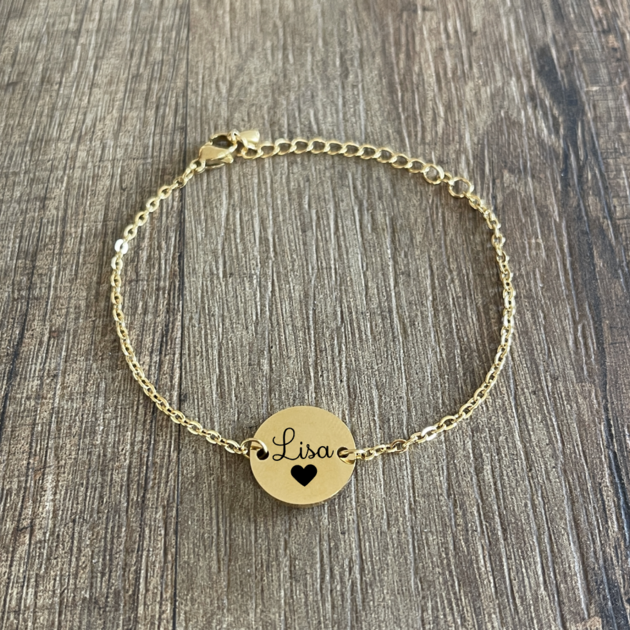 Bracelet personnalisé minimaliste avec médaille gravée