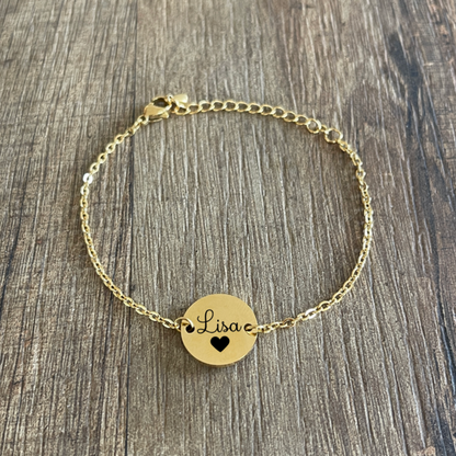 Bracelet personnalisé minimaliste avec médaille gravée