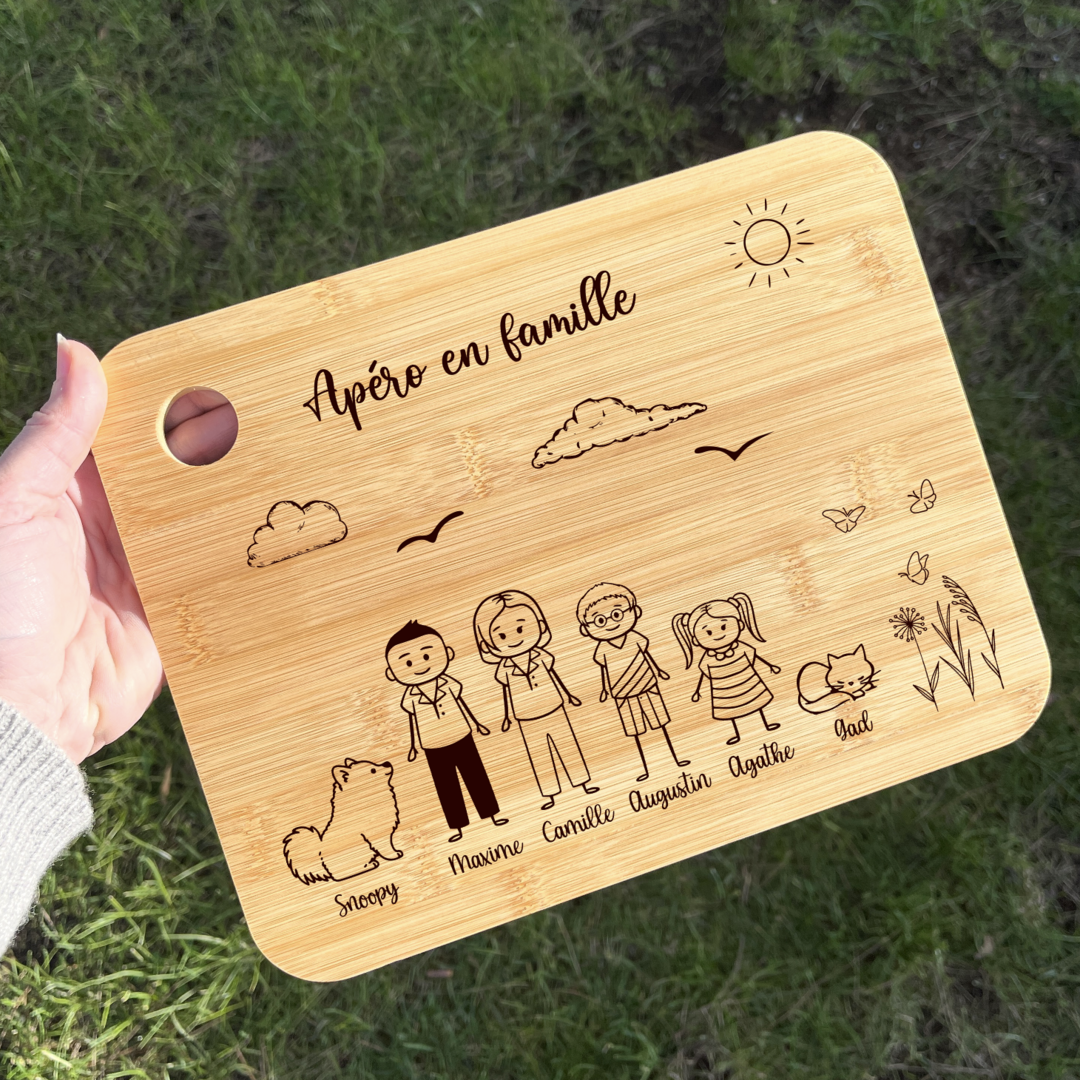 Planche apéro ou à découper personnalisée famille avec les personnages de votre choix