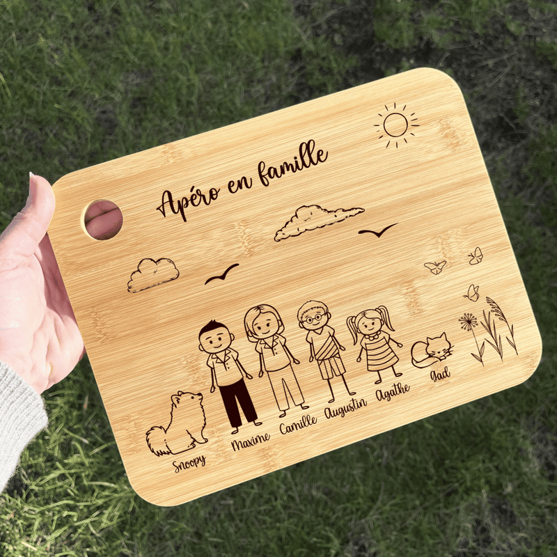 Planche apéro ou à découper personnalisée famille avec les personnages de votre choix