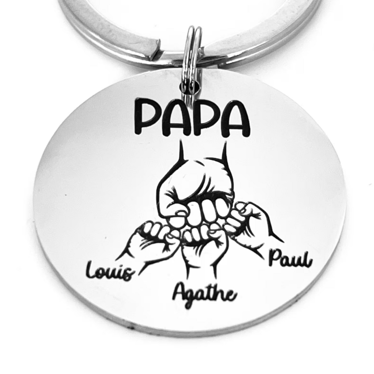 Porte clé personnalisé poing à poing avec prénoms des enfants