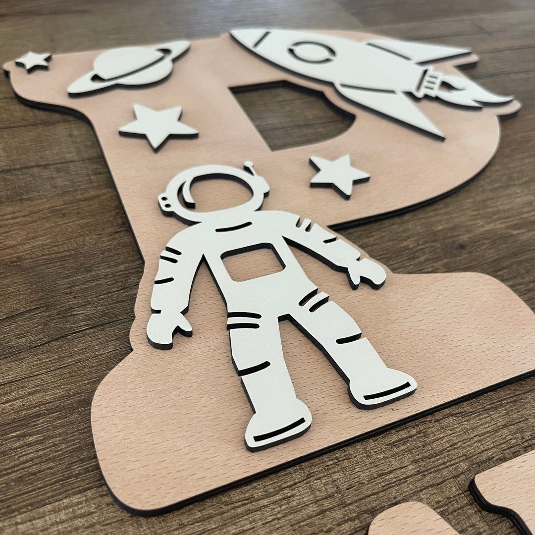 Décoration murale personnalisée en bois, thème astronaute ou fée