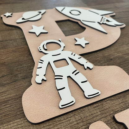Décoration murale personnalisée en bois, thème astronaute ou fée