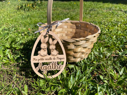 Panier de Pâques en bambou avec décoration de Pâques personnalisée