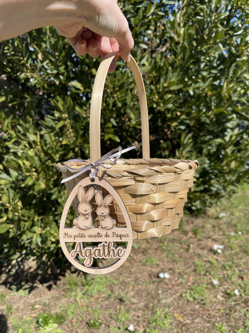 Panier de Pâques en bambou avec décoration de Pâques personnalisée
