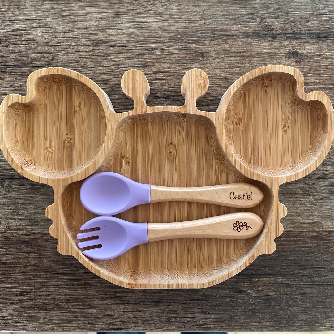Assiette crabe en bambou et couverts gravés en bois et silicone