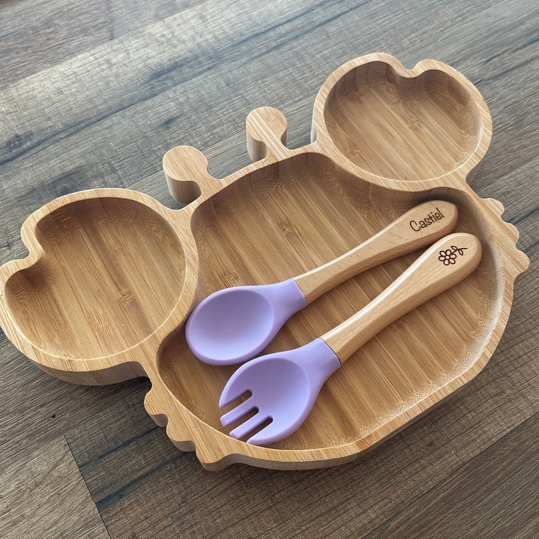Assiette crabe en bambou et couverts gravés en bois et silicone