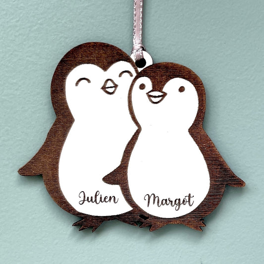 Cadeau noël pour couple : décoration pingouins amoureux en bois personnalisée