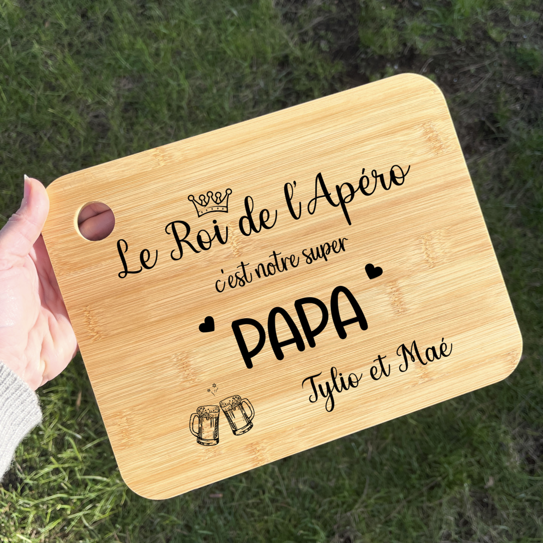 Planche à découper ou apéro, cadeau papa fête des pères personnalisé