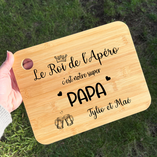 Planche à découper ou apéro, cadeau papa fête des pères personnalisé