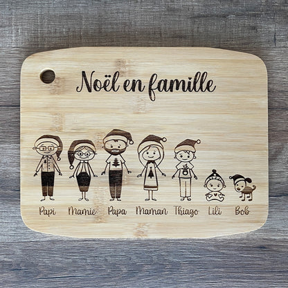 Planche à découper en bambou avec famille déguisée pour noël
