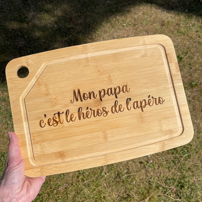 Planche à découper ou apéro, cadeau papa fête des pères personnalisé