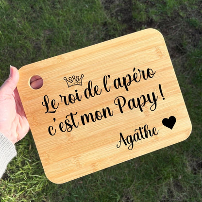 Planche apéro en bambou personnalisée pour la fête des papis