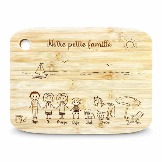 Planche en bambou personnalisée gravée famille avec décor plage et prénoms