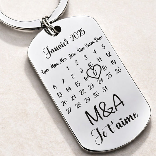 Porte clé calendrier personnalisé en inox miroir avec date entourée et gravure M&A Je t'aime