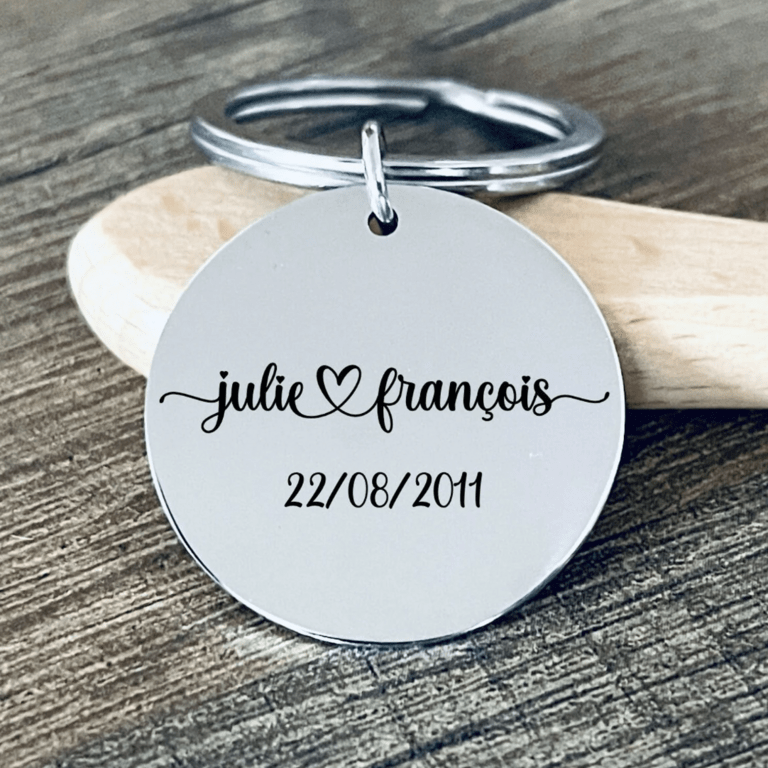 Porte clé personnalisé avec prénoms et date, idée cadeau saint Valentin ou mariage, couple... en inox miroir