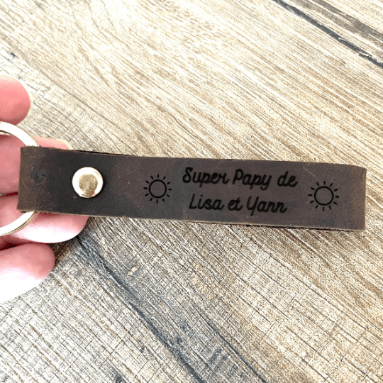Porte clé cuir personnalisé, idée cadeau pour la fête des mères, des pères, en cadeau pour un parrain, une marraine, un papi ou une mamie