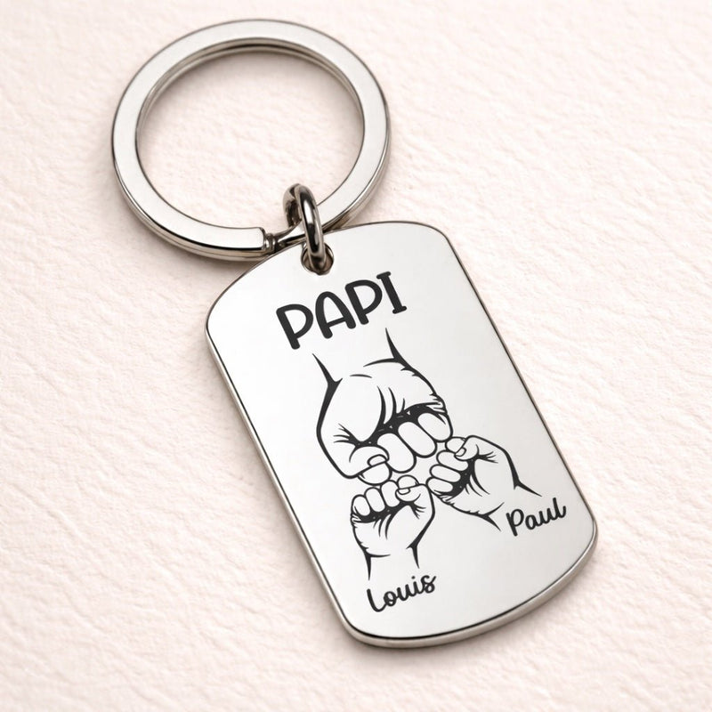 Porte clé personnalisé papi poing à poing avec prénoms petits enfants