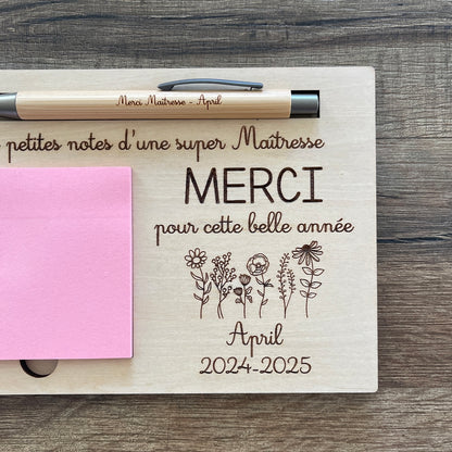 Cadeau Maitresse fin d'année - Support à post it personnalisé avec stylo gravé