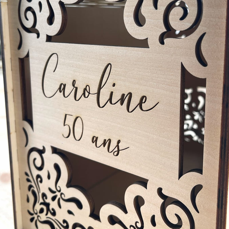 zoom sur l'urne personnalisée pour l'anniversaire de Caroline
